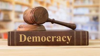 Dân chủ là gì? Bản chất của nền dân chủ xã hội chủ nghĩa