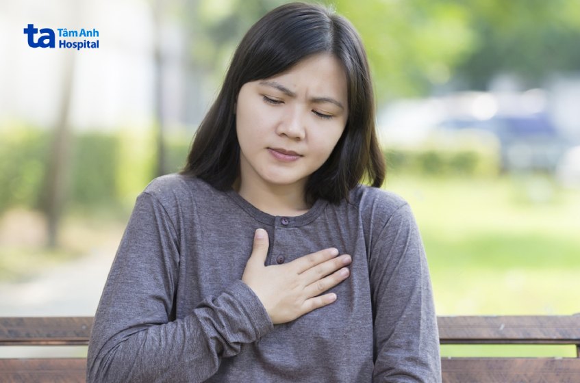 Tức ngực khó thở có thể là dấu hiệu của bệnh tim mạch
