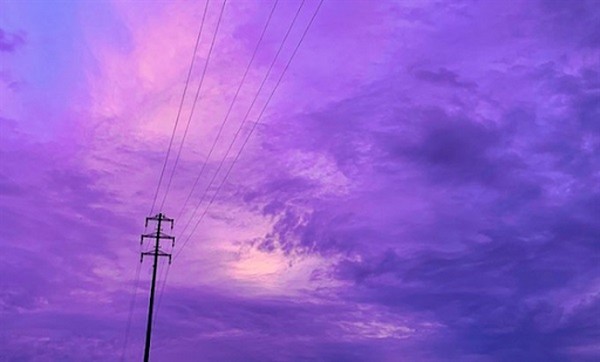 Bầu trời Nhật chuyển màu tím trước khi siêu bão Hagibis đổ bộ 