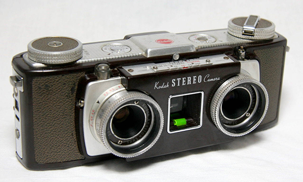 Một máy ảnh âm thanh nổi Kodak 35mm