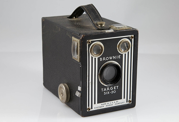 Một chiếc máy ảnh film hộp Kodak Brownie