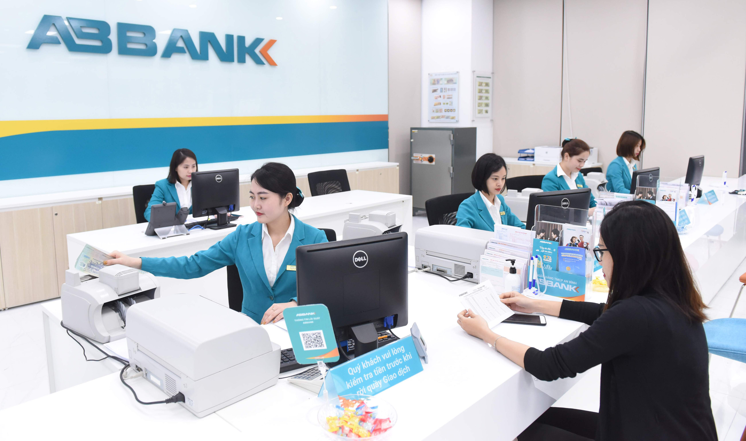 Ngân hàng ABBank có những thành tựu nào nổi bật gần đây?