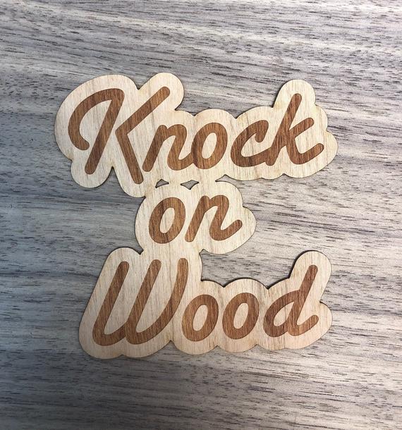 Knock On Wood là gì và cấu trúc Knock On Wood trong Tiếng Anh