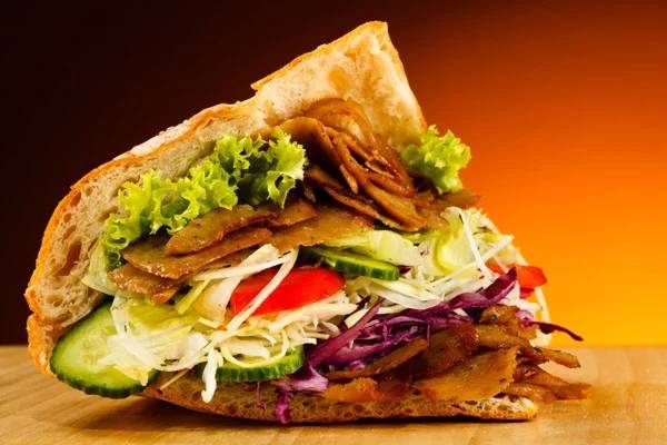 Doner Kebab là gì? Tìm hiểu món bánh truyền thống Thổ Nhĩ Kỳ